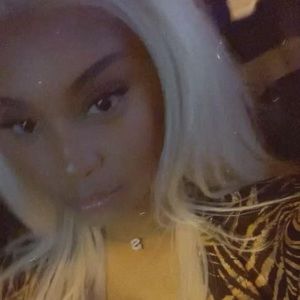 Meet your Posher, Shakia